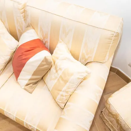 Guesthost - Chic & Style Crocetta Flat Apartament *