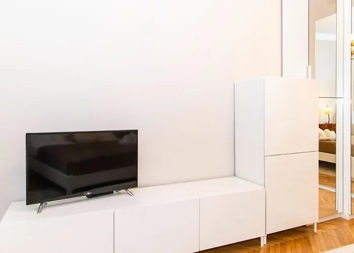 Guesthost - Chic & Style Crocetta Flat 아파트 *